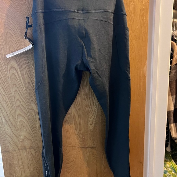 Athlete Allyson Felix Ultimate Stash II Legend 7/8 Legging- 8 Petite - Picture 3 of 6